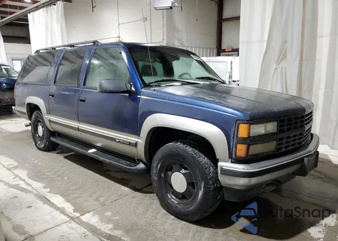 1999 Chevrolet Suburban K1500 z USA, uszkodzony, nr VIN 1GNFK16R9XJ518832